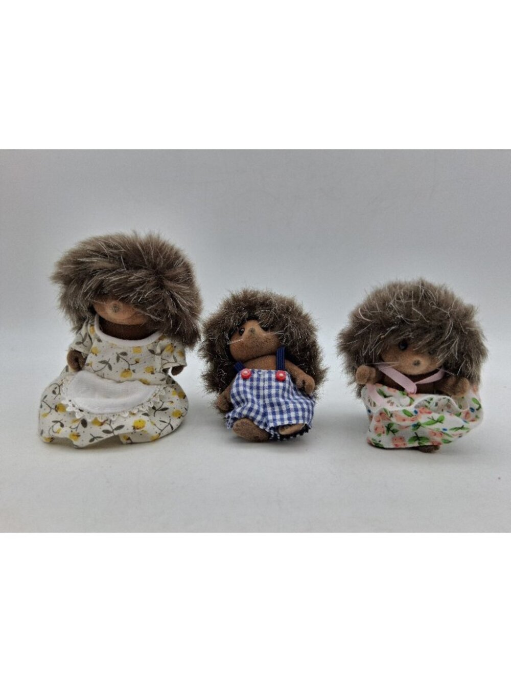 Epoch Calico Critters 1985 Lot 3 Pickleweed Hedgehog Family w/Outfits